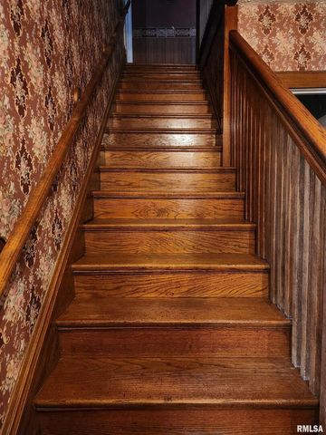 803 5TH Avenue S, Clinton, IA 52732