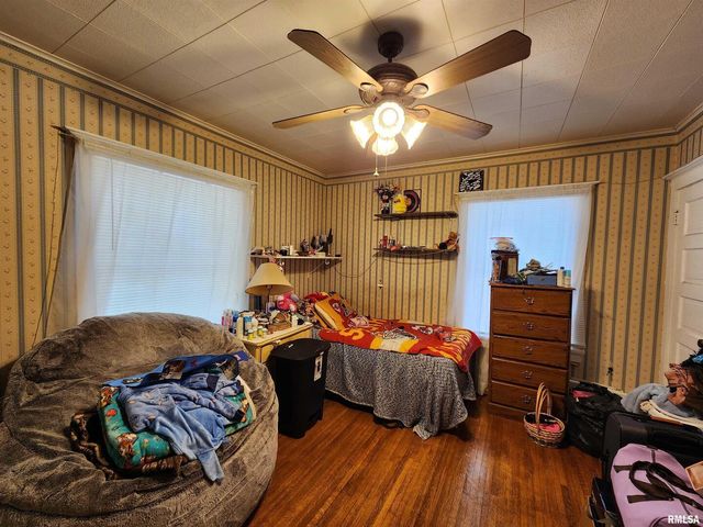 803 5TH Avenue S, Clinton, IA 52732