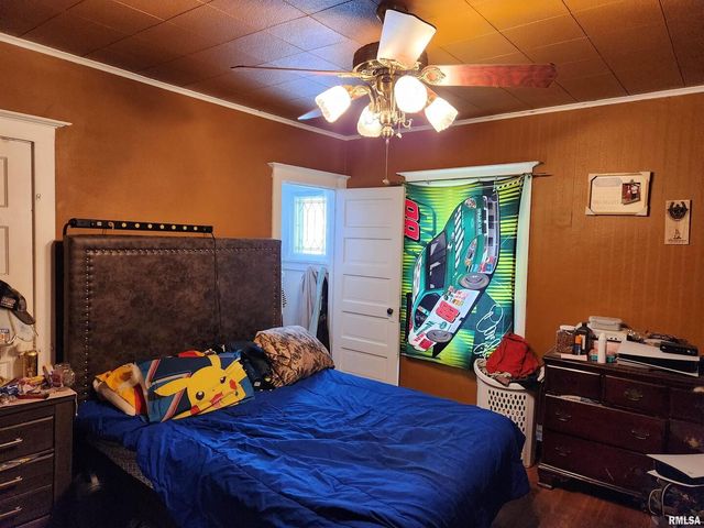 803 5TH Avenue S, Clinton, IA 52732