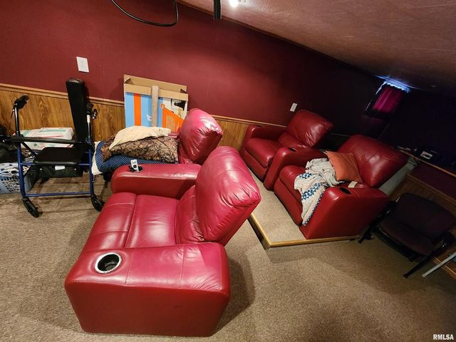 803 5TH Avenue S, Clinton, IA 52732