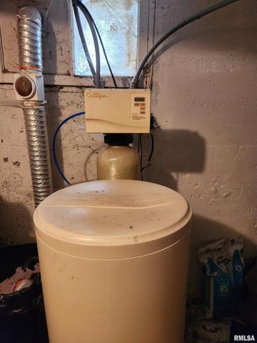 803 5TH Avenue S, Clinton, IA 52732