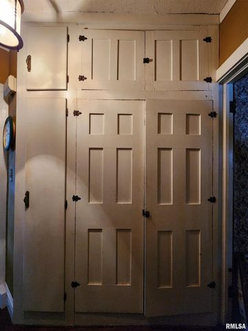 803 5TH Avenue S, Clinton, IA 52732