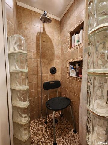 803 5TH Avenue S, Clinton, IA 52732