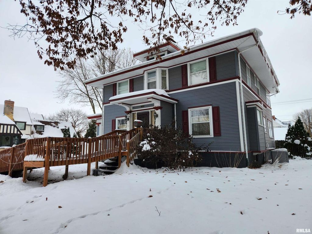 803 5TH Avenue S, Clinton, IA 52732