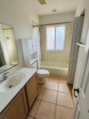 3033 N Evergreen Circle, Boynton Beach, FL 33426