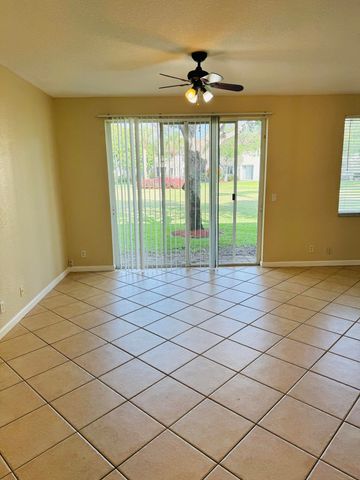 3033 N Evergreen Circle, Boynton Beach, FL 33426