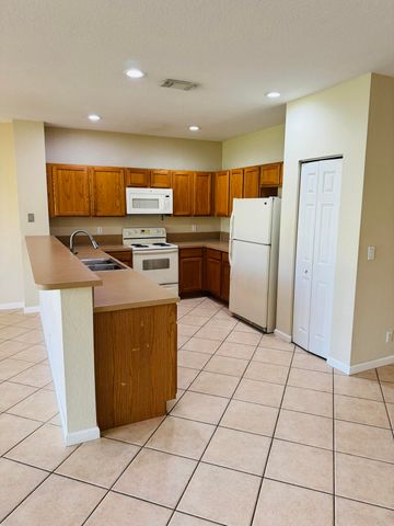 3033 N Evergreen Circle, Boynton Beach, FL 33426