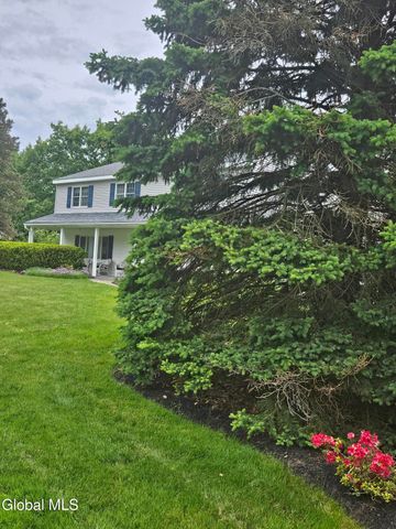 2122 Orchard Park Drive, Niskayuna, NY 12309