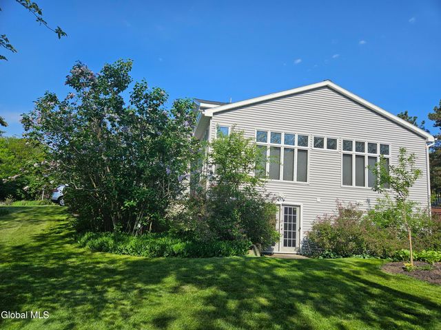 2122 Orchard Park Drive, Niskayuna, NY 12309
