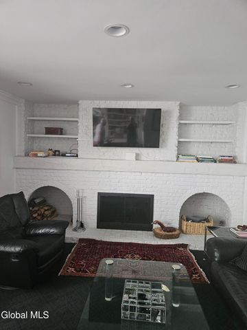 2122 Orchard Park Drive, Niskayuna, NY 12309