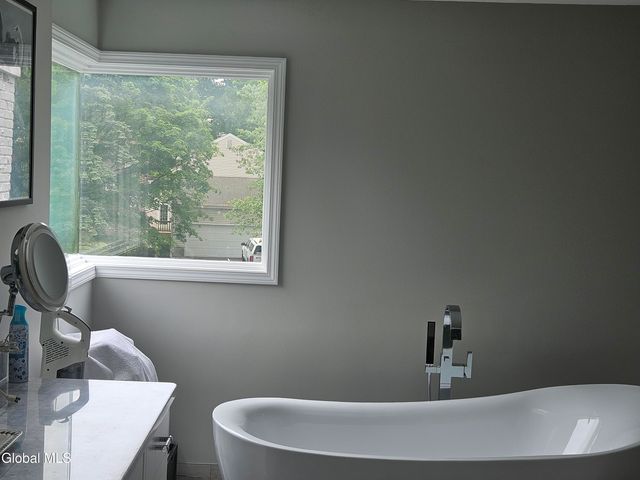 2122 Orchard Park Drive, Niskayuna, NY 12309