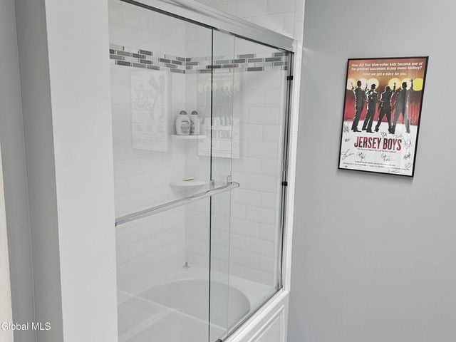 2122 Orchard Park Drive, Niskayuna, NY 12309