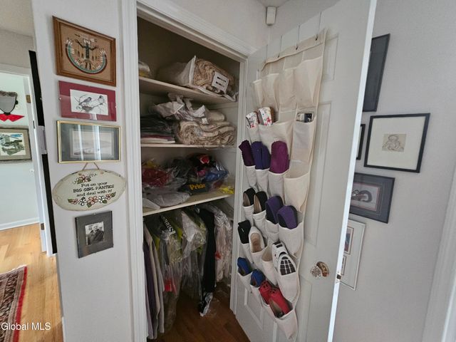 2122 Orchard Park Drive, Niskayuna, NY 12309