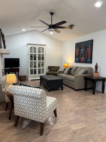 106 S Mount Rushmore DR, Cedar Park, TX 78613