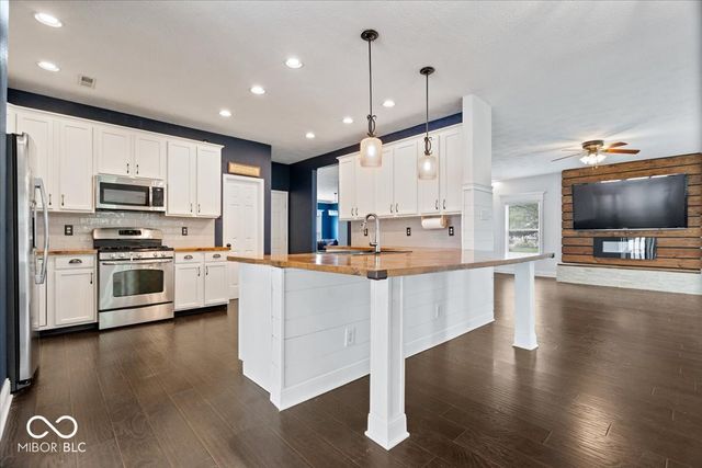 10375 Delphi Court, Fishers, IN 46038