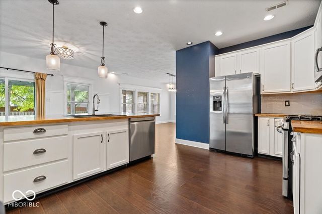 10375 Delphi Court, Fishers, IN 46038