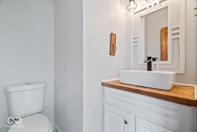 10375 Delphi Court, Fishers, IN 46038
