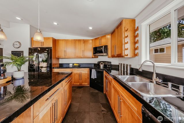 15863 15th Avenue NE, Shoreline, WA 98155