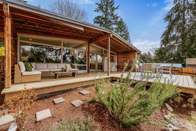 15863 15th Avenue NE, Shoreline, WA 98155