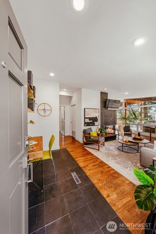 15863 15th Avenue NE, Shoreline, WA 98155