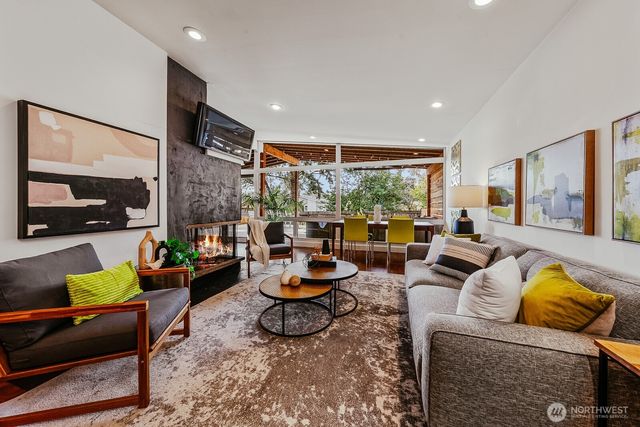 15863 15th Avenue NE, Shoreline, WA 98155