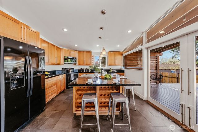 15863 15th Avenue NE, Shoreline, WA 98155