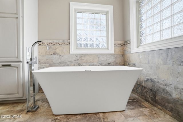 3020 Lakeshore Drive, Lima, OH 45805