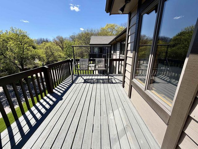 206 Shady Oak Court, Janesville, WI 53548