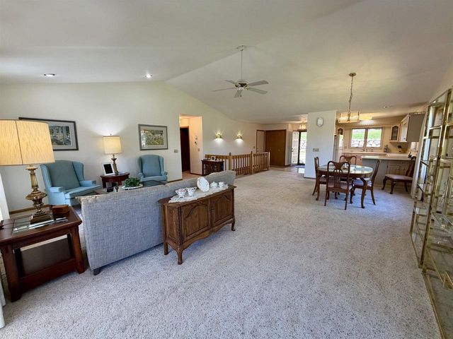 206 Shady Oak Court, Janesville, WI 53548