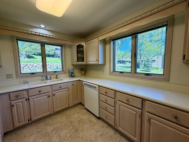 206 Shady Oak Court, Janesville, WI 53548