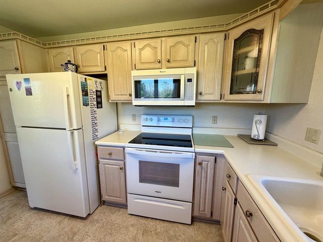 206 Shady Oak Court, Janesville, WI 53548