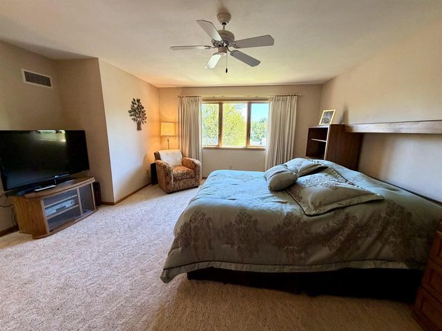 206 Shady Oak Court, Janesville, WI 53548