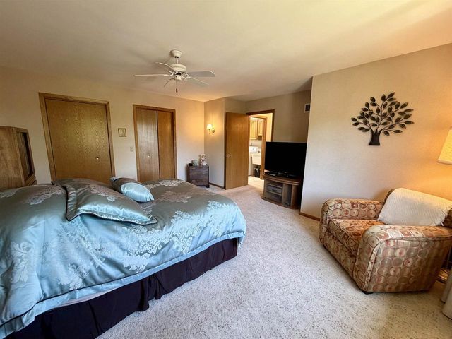 206 Shady Oak Court, Janesville, WI 53548