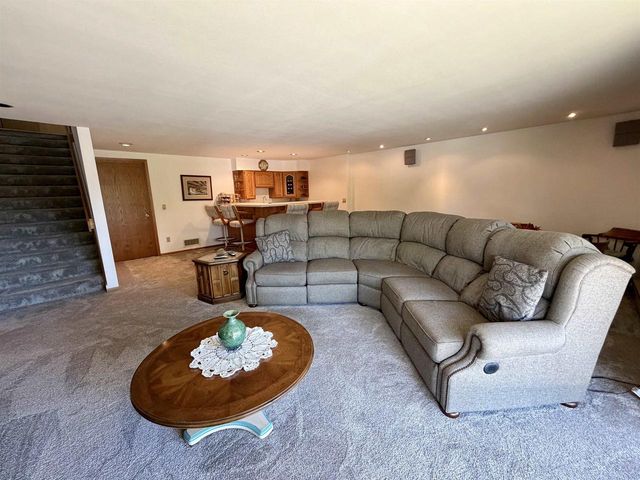 206 Shady Oak Court, Janesville, WI 53548