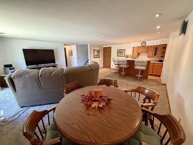 206 Shady Oak Court, Janesville, WI 53548