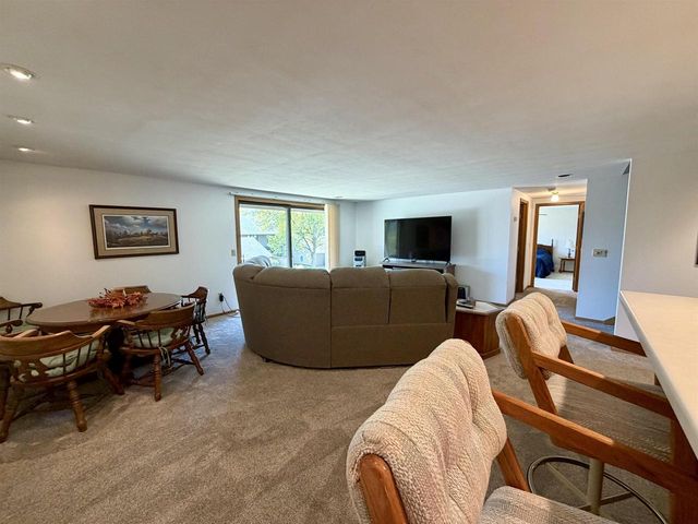 206 Shady Oak Court, Janesville, WI 53548