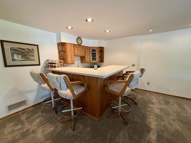 206 Shady Oak Court, Janesville, WI 53548