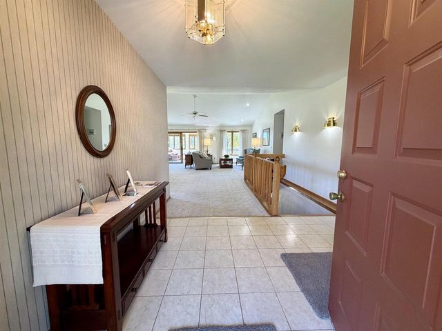 206 Shady Oak Court, Janesville, WI 53548