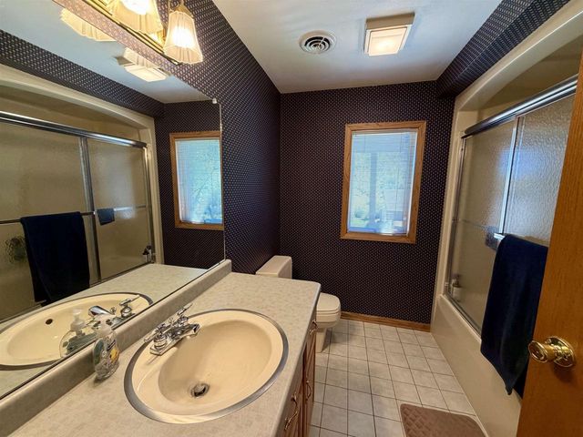 206 Shady Oak Court, Janesville, WI 53548