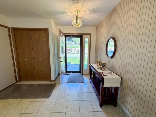 206 Shady Oak Court, Janesville, WI 53548