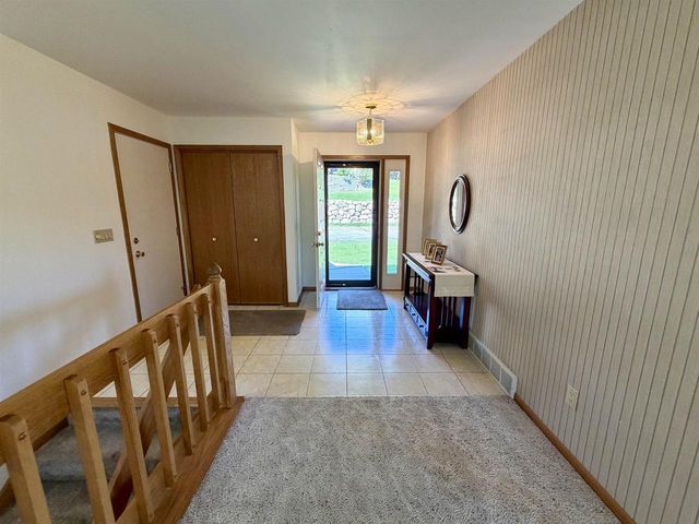 206 Shady Oak Court, Janesville, WI 53548
