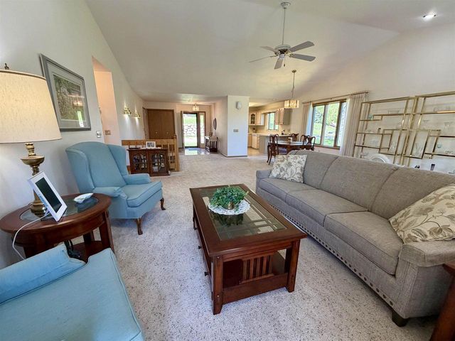 206 Shady Oak Court, Janesville, WI 53548