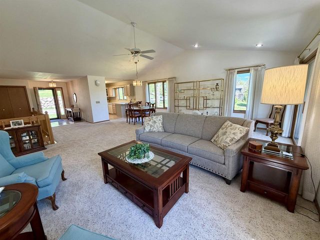 206 Shady Oak Court, Janesville, WI 53548