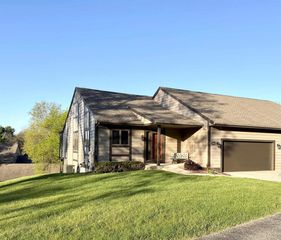 206 Shady Oak Court, Janesville, WI 53548