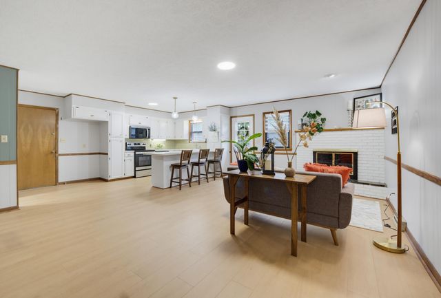 1210 E Woodland Street, Springfield, MO 65804