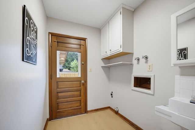 1210 E Woodland Street, Springfield, MO 65804