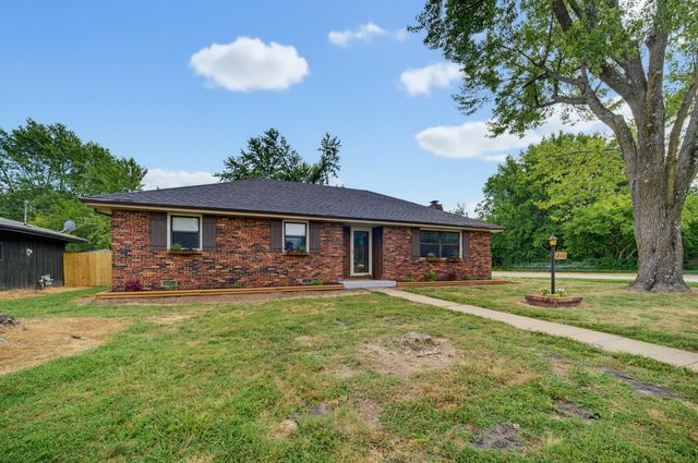 1210 E Woodland Street, Springfield, MO 65804