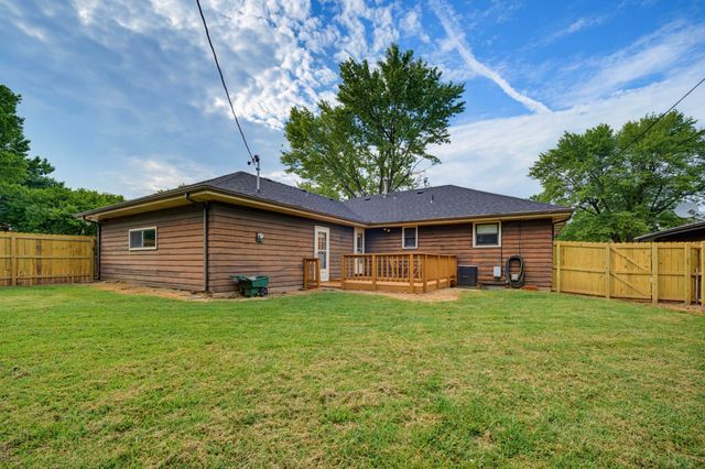 1210 E Woodland Street, Springfield, MO 65804