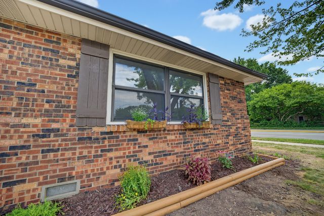 1210 E Woodland Street, Springfield, MO 65804