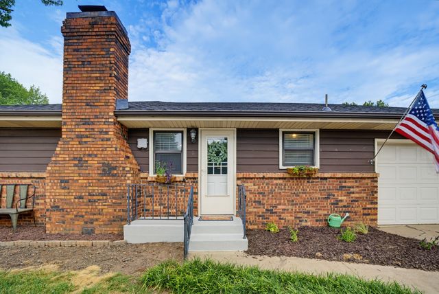 1210 E Woodland Street, Springfield, MO 65804